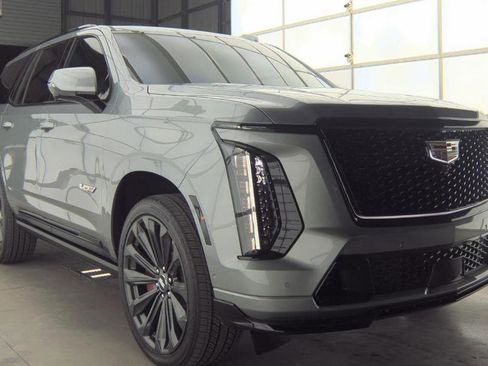 Used 2025 Cadillac Escalade V w/ LPO, Floor Liner Package image 2