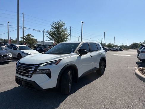 Certified 2025 Nissan Rogue S FWD image 3