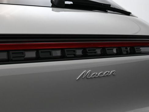 Certified 2026 Porsche Macan AWD/4WD image 14