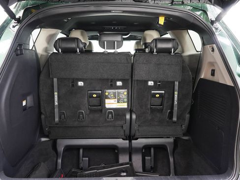 Used 2026 Toyota Sienna Platinum AWD/4WD image 9