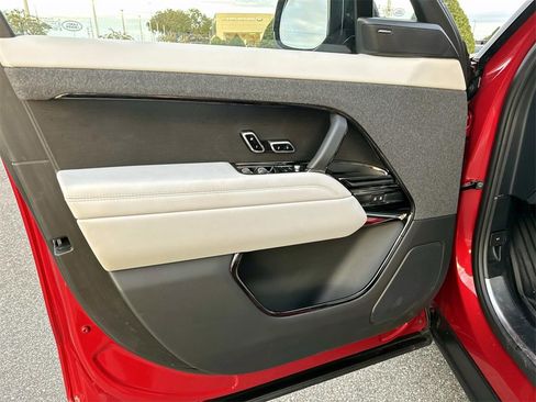 Used 2023 Land Rover Range Rover Sport SE image 15