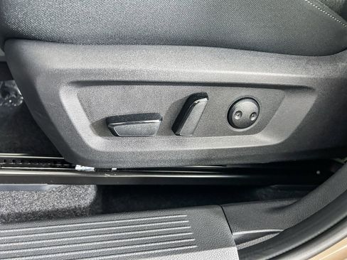 Certified 2025 Nissan Rogue SV image 21