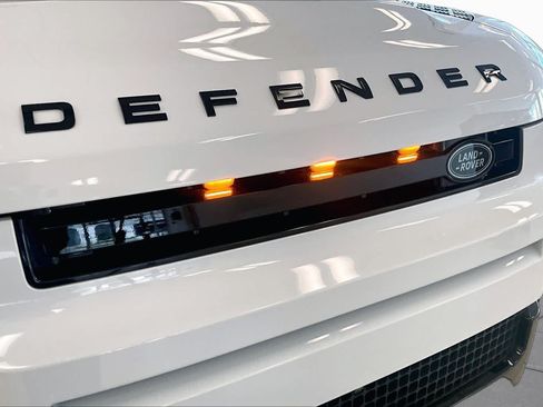 Used 2025 Land Rover Defender 110 X-Dynamic SE AWD/4WD image 28