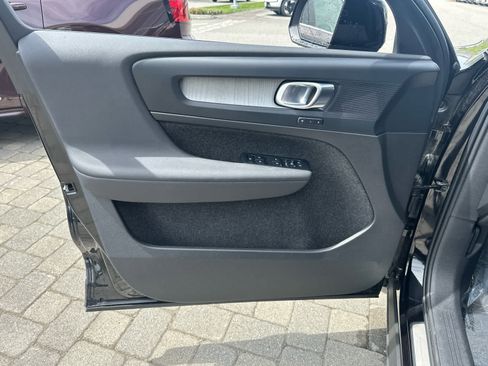 Used 2026 Volvo XC40 B5 Core w/ Protection Package Premier AWD/4WD image 8