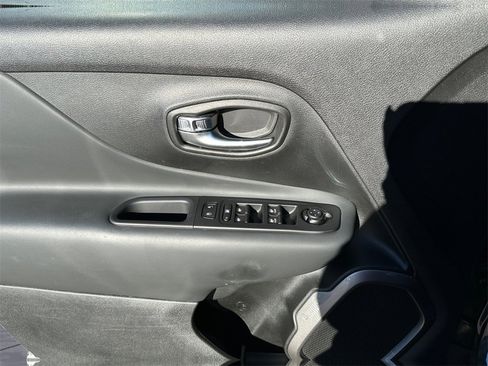 Used 2022 Jeep Renegade Latitude image 23