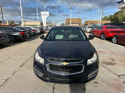 Used 2015 Chevrolet Cruze L FWD image 2
