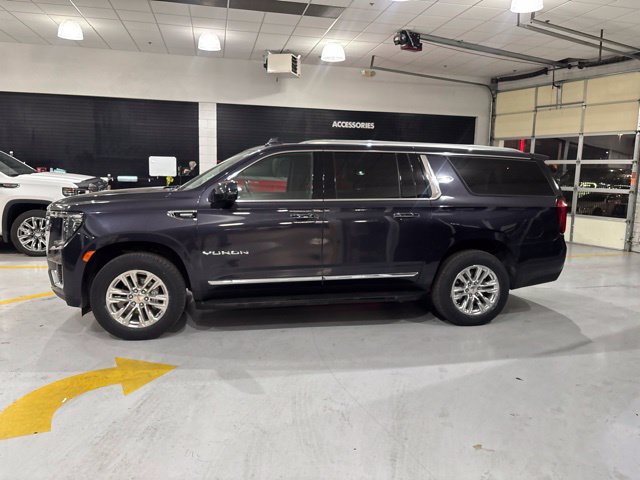 Used 2023 GMC Yukon XL SLT w/ SLT Premium Package AWD/4WD image 5
