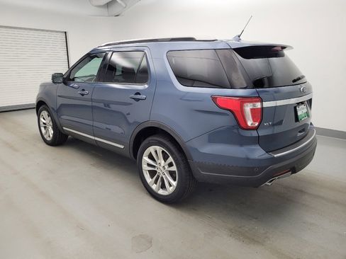 Used 2018 Ford Explorer XLT w/ Equipment Group 202A AWD/4WD image 3
