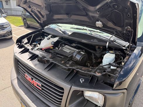 Used 2010 GMC Savana 1500 LS RWD image 11
