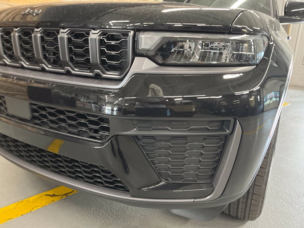 New 2026 Jeep Grand Cherokee Altitude AWD/4WD image 10