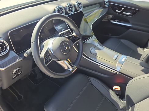 Used 2025 Mercedes-Benz GLC 300 4MATIC image 16