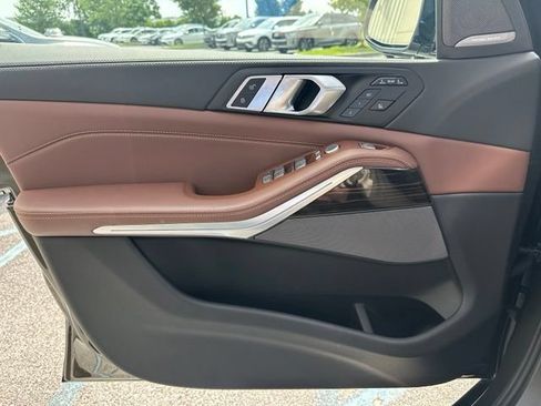 Used 2025 BMW X7 M60i AWD/4WD image 26