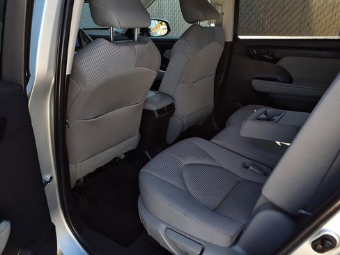 Certified 2023 Toyota Highlander LE image 18