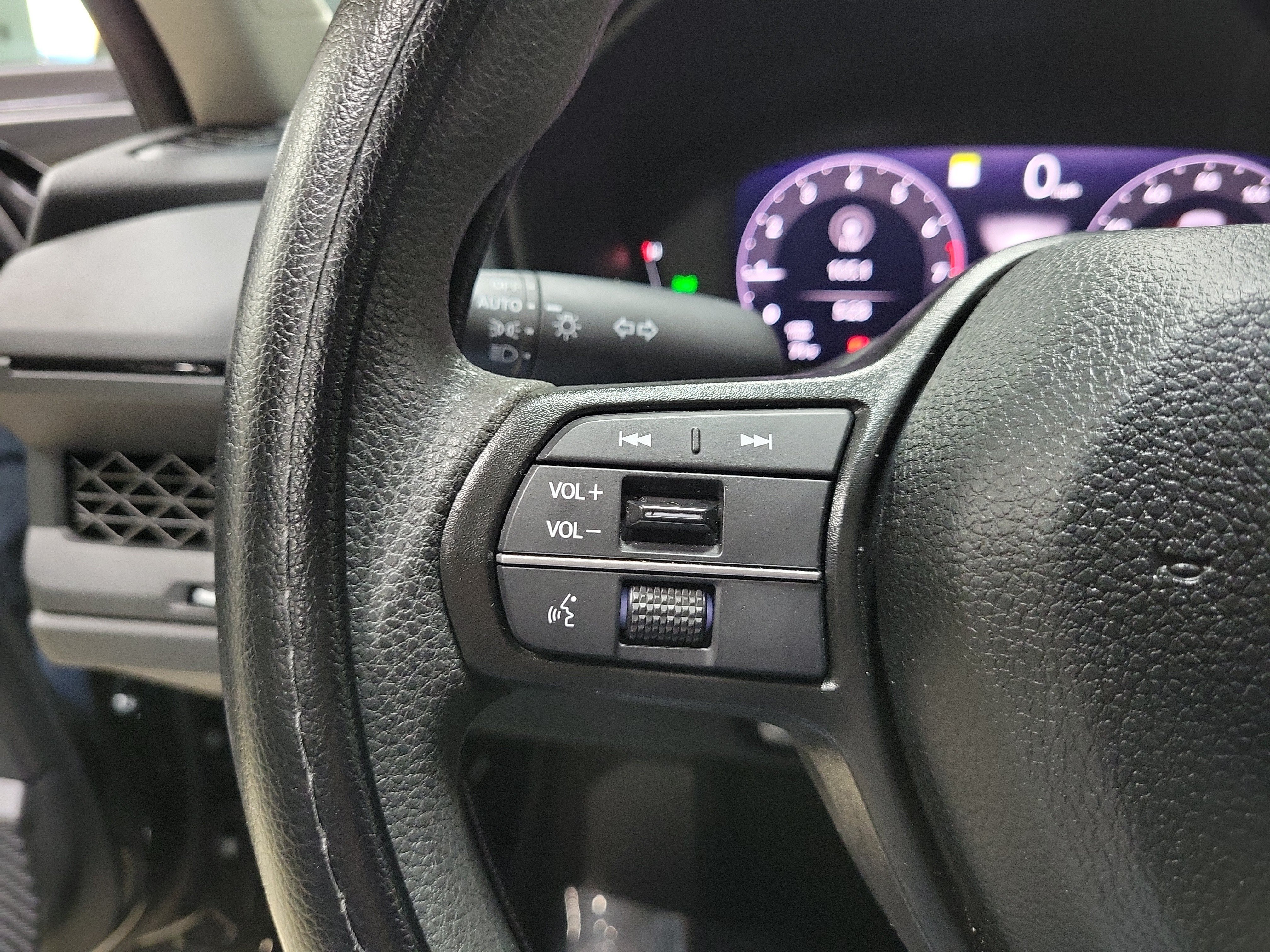 Certified 2025 Honda Accord LX image 23