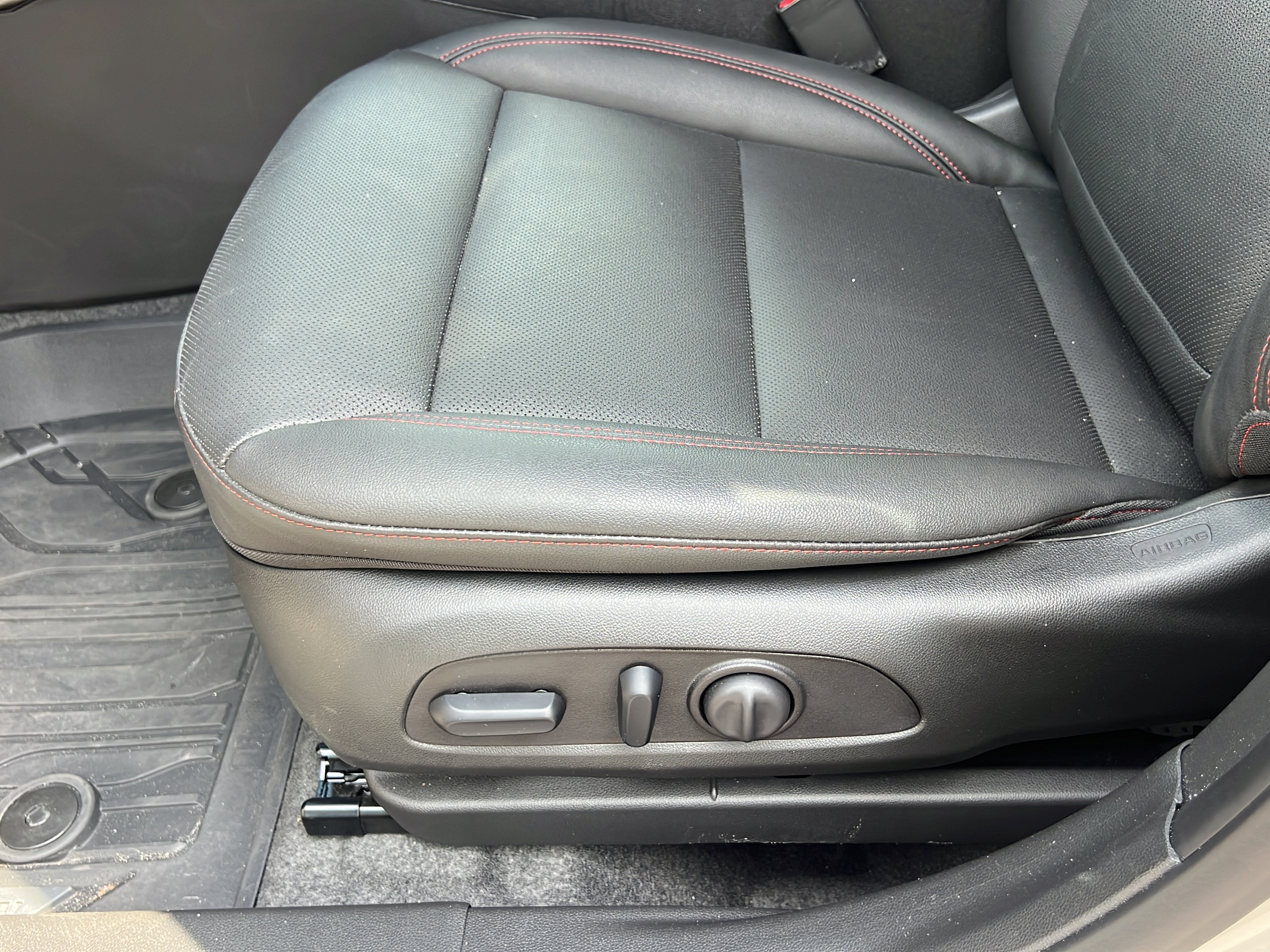 Used 2026 Chevrolet Trax RS w/ Sunroof Package FWD image 14