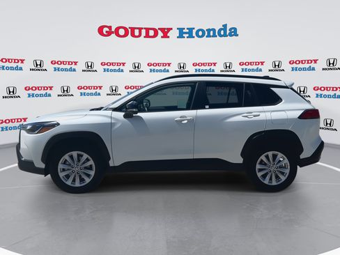 Used 2025 Toyota Corolla Cross LE FWD image 5