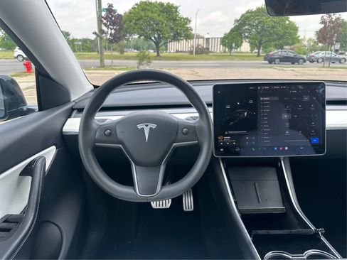 Used 2020 Tesla Model Y Performance image 16