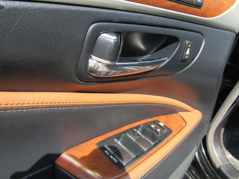 Used 2013 Lexus LS 460 AWD w/ Comfort Pkg image 22