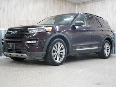 Used 2022 Ford Explorer XLT w/ Equipment Group 202A RWD image 4