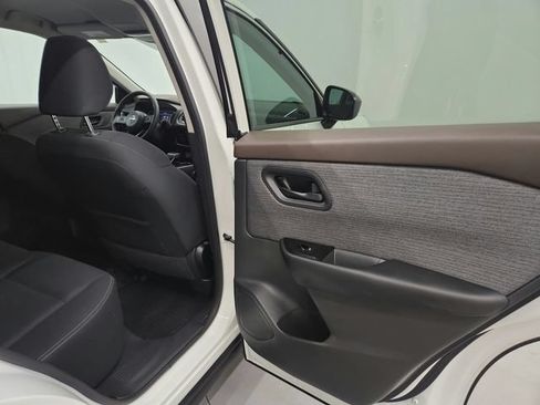 Used 2023 Nissan Rogue S AWD/4WD image 28