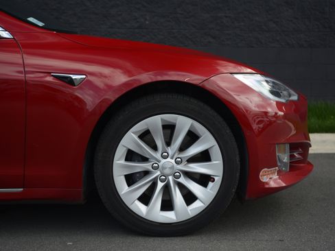 Used 2020 Tesla Model S Long Range Plus image 36