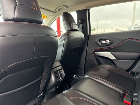 Used 2018 Jeep Cherokee Trailhawk w/ Cold Weather Group image 29