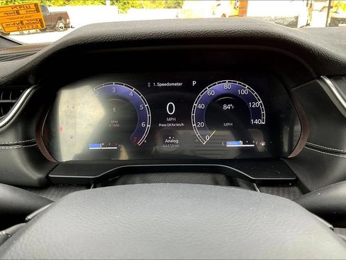Used 2025 Jeep Grand Cherokee Altitude AWD/4WD image 12