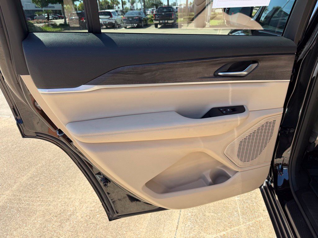Used 2025 Jeep Grand Cherokee L Limited RWD image 15