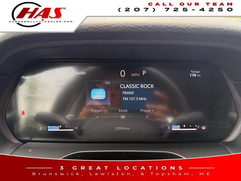 Used 2023 Jeep Grand Cherokee Limited w/ Black Appearance Package AWD/4WD image 17