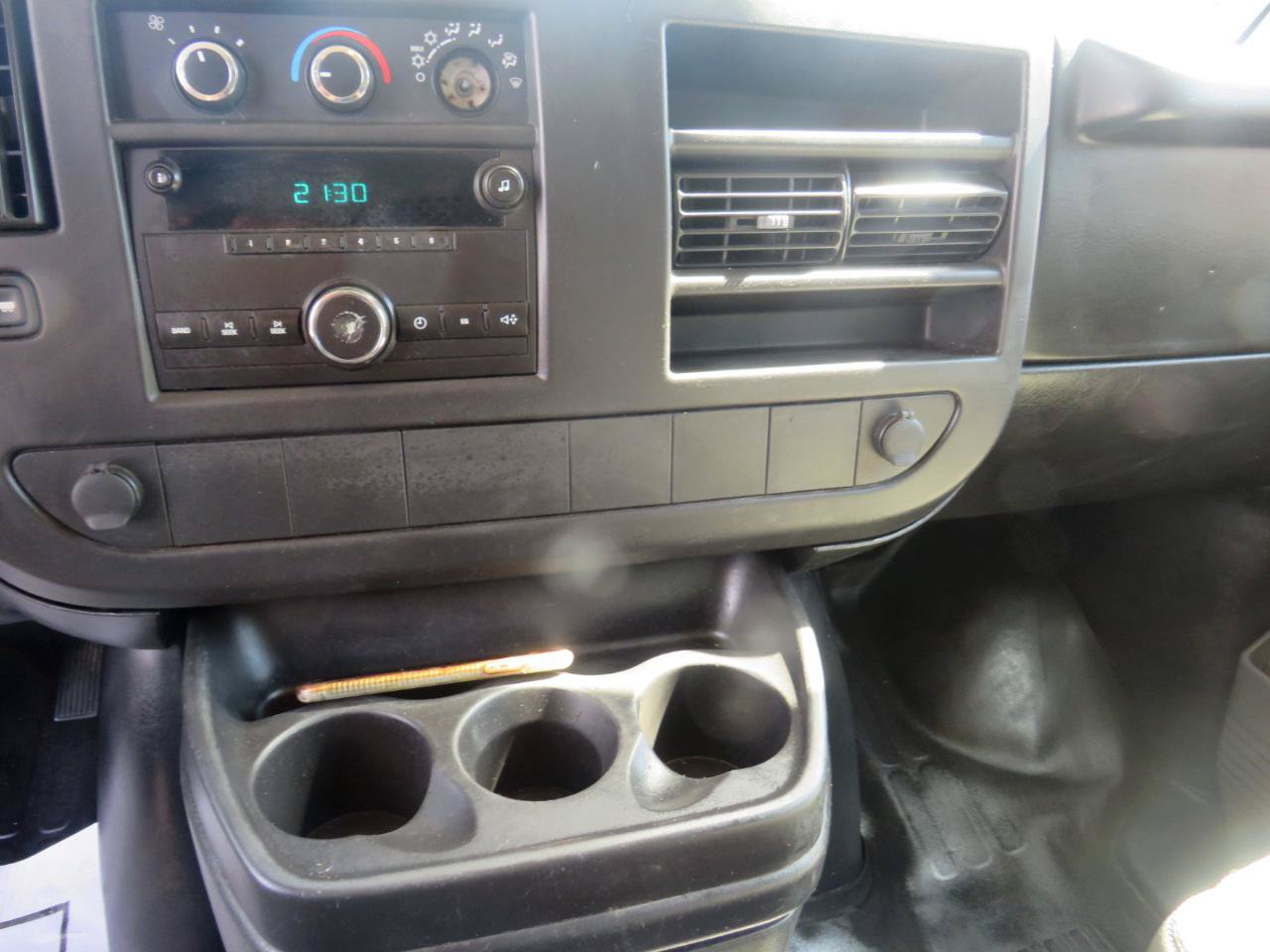 Used 2009 Chevrolet Express 2500 Extended RWD image 27