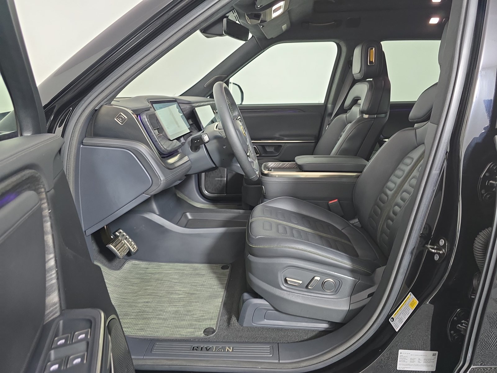 Used 2022 Rivian R1T Adventure AWD/4WD image 20