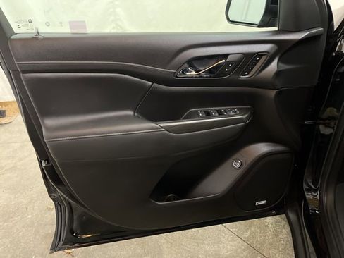 Used 2023 GMC Acadia SLT w/ Preferred Package image 33