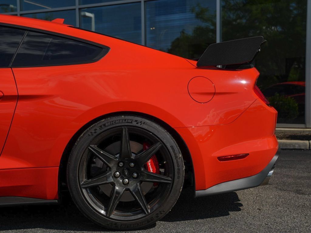 Used 2022 Ford Mustang Shelby GT500 w/ Carbon Fiber Track Pack RWD image 12