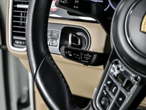 Used 2019 Porsche Cayenne Turbo image 32
