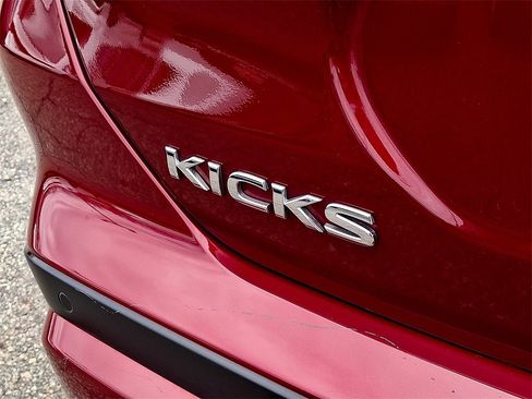Used 2023 Nissan Kicks SR image 28