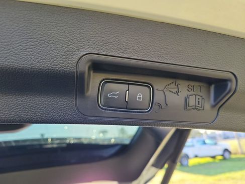 Used 2022 Ford Explorer Platinum w/ Equipment Group 601A image 11