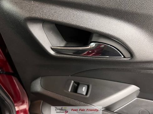 Used 2025 Chevrolet Trax LT w/ LT Convenience Package FWD image 34