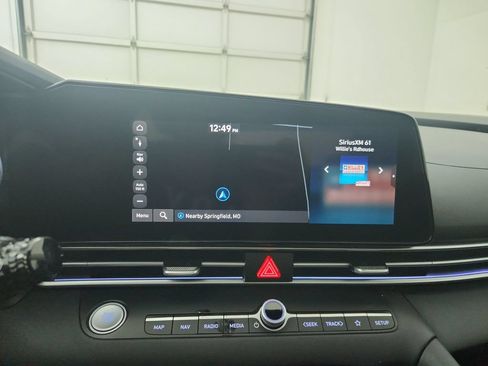 Used 2025 Hyundai Elantra Limited FWD image 28