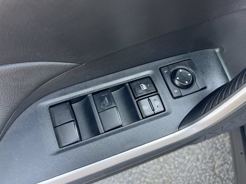 Used 2022 Toyota RAV4 LE FWD image 15