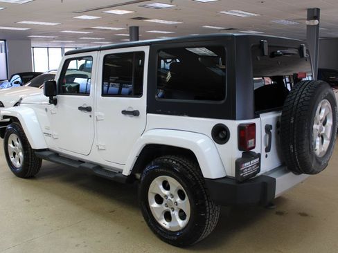 Used 2013 Jeep Wrangler Unlimited Sahara w/ Connectivity Group AWD/4WD image 4