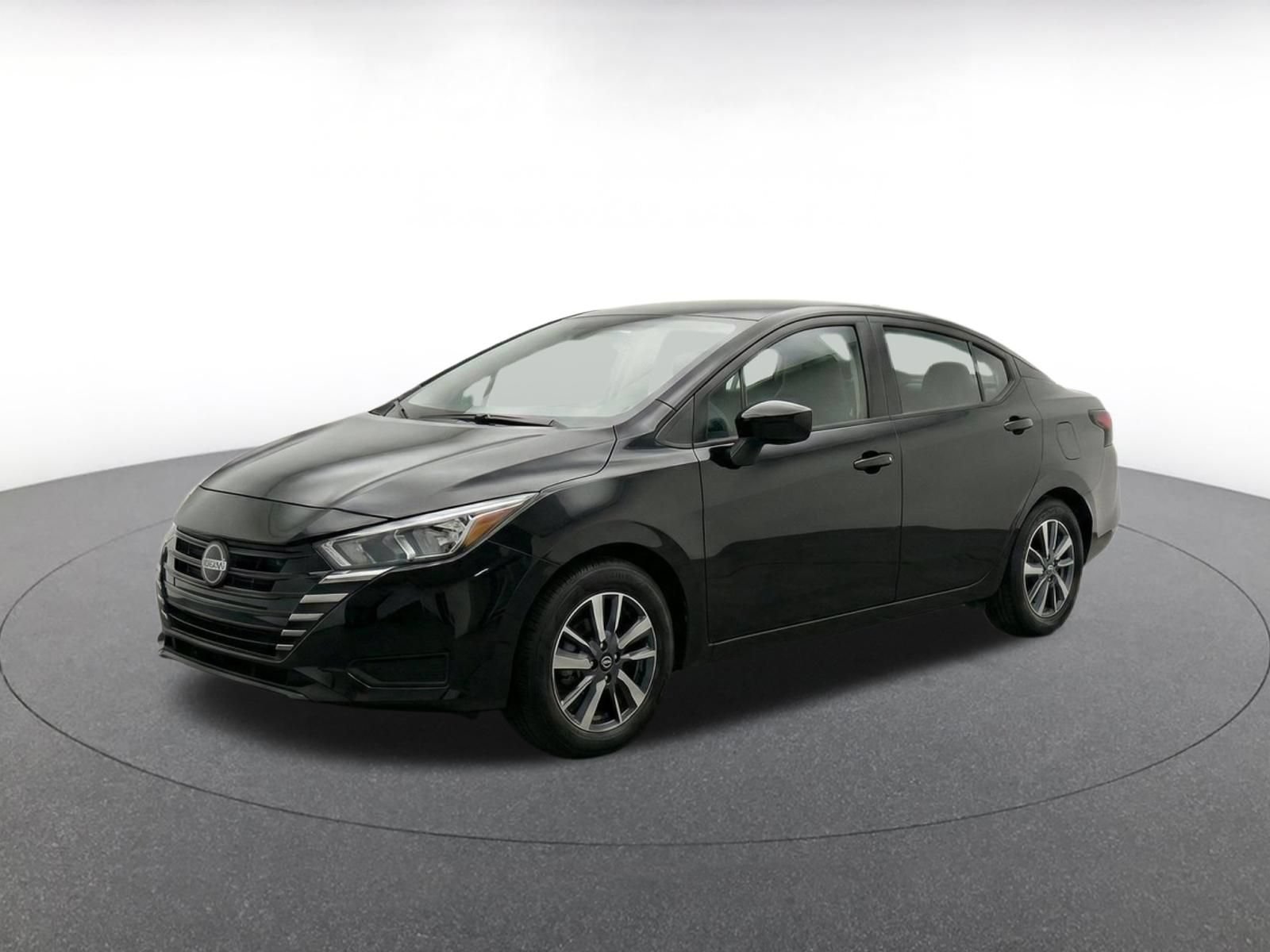 Used 2025 Nissan Versa SV FWD image 3