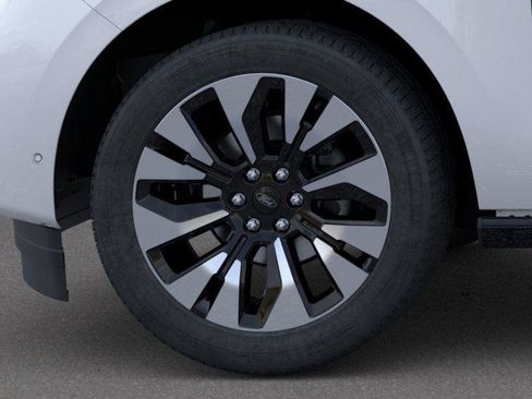 New 2025 Ford Expedition Platinum w/ Driver's Package image 19