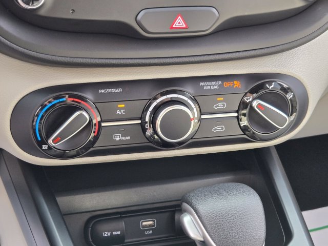 Used 2025 Kia Soul LX w/ LX Technology Package FWD image 29