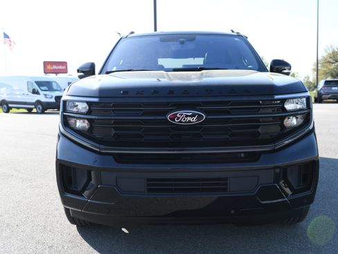 Used 2025 Ford Expedition Platinum w/ Stealth Performance Package AWD/4WD image 7