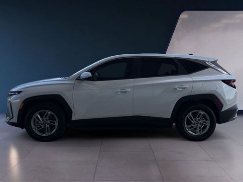 Used 2025 Hyundai Tucson SE image 2