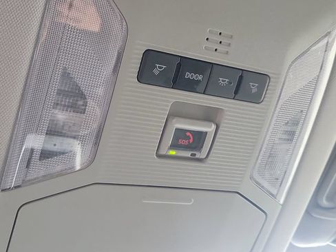 Used 2025 Toyota RAV4 XLE FWD image 19