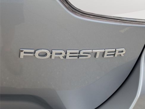 Used 2022 Subaru Forester Premium AWD/4WD image 10
