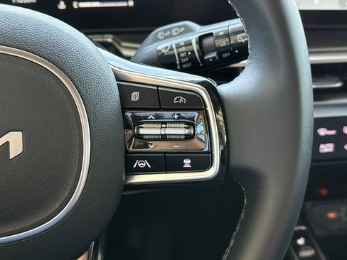 Certified 2025 Kia Sorento S image 33