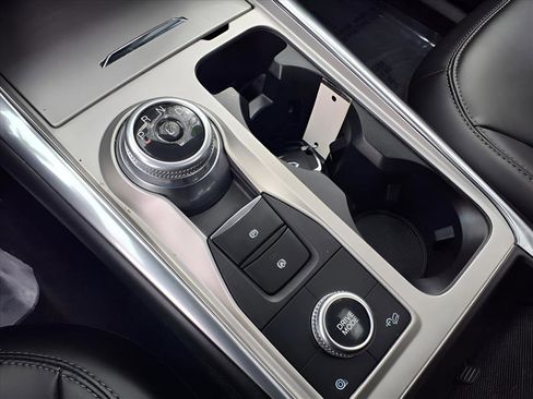 Used 2022 Ford Explorer XLT w/ Equipment Group 202A image 20