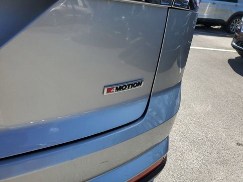 Used 2020 Volkswagen Atlas Cross Sport SE w/ Panoramic Sunroof Package image 5